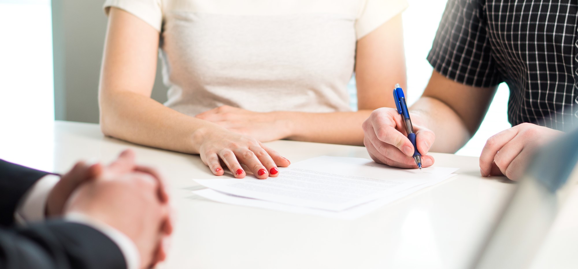 La renonciation à la qualité d’associé du conjoint commun en biens